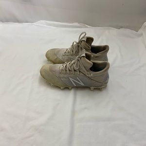 New blance soccer shoe